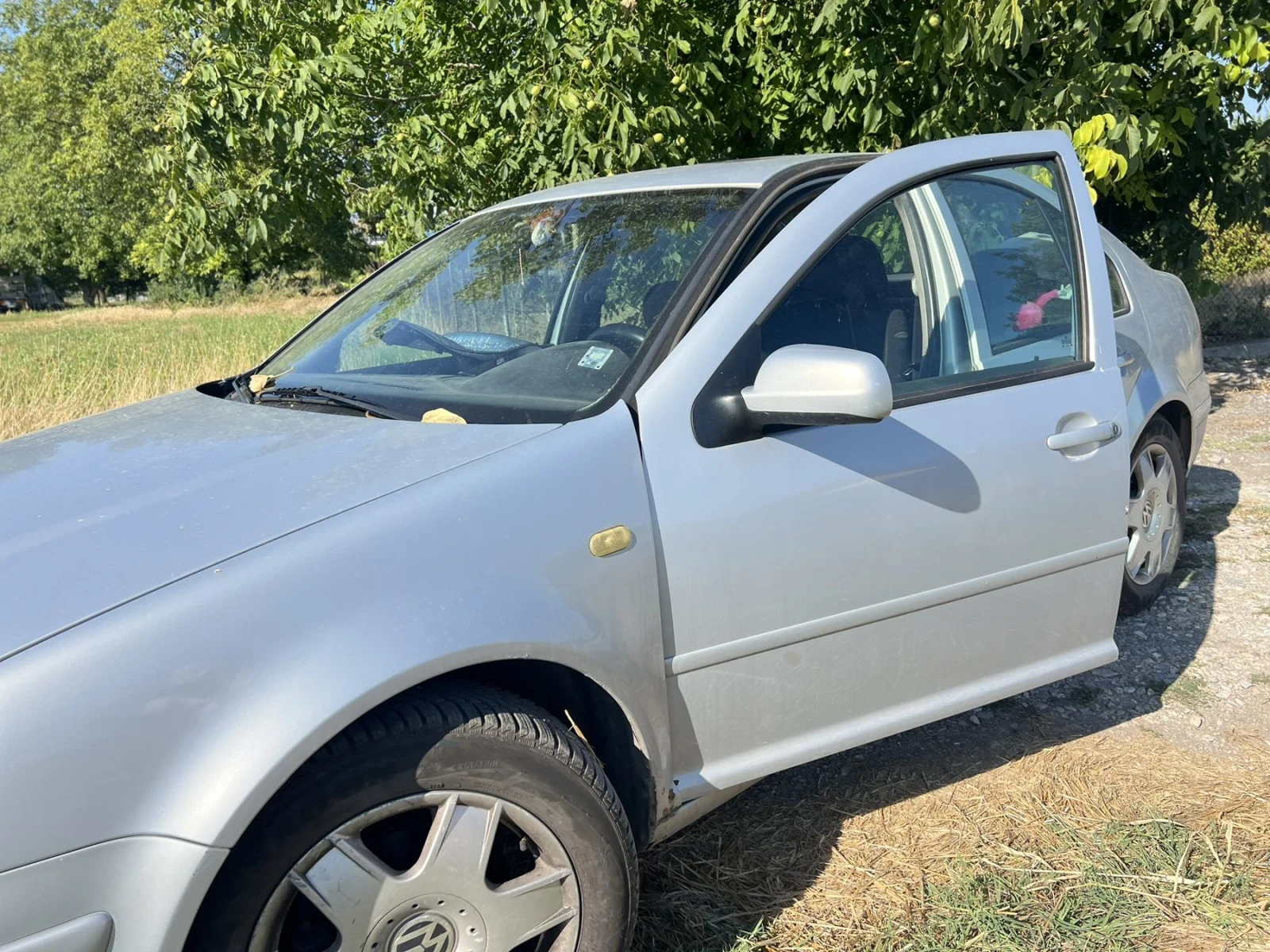 VW Bora 1, 6, снимка 2 - Автомобили и джипове - 55617078