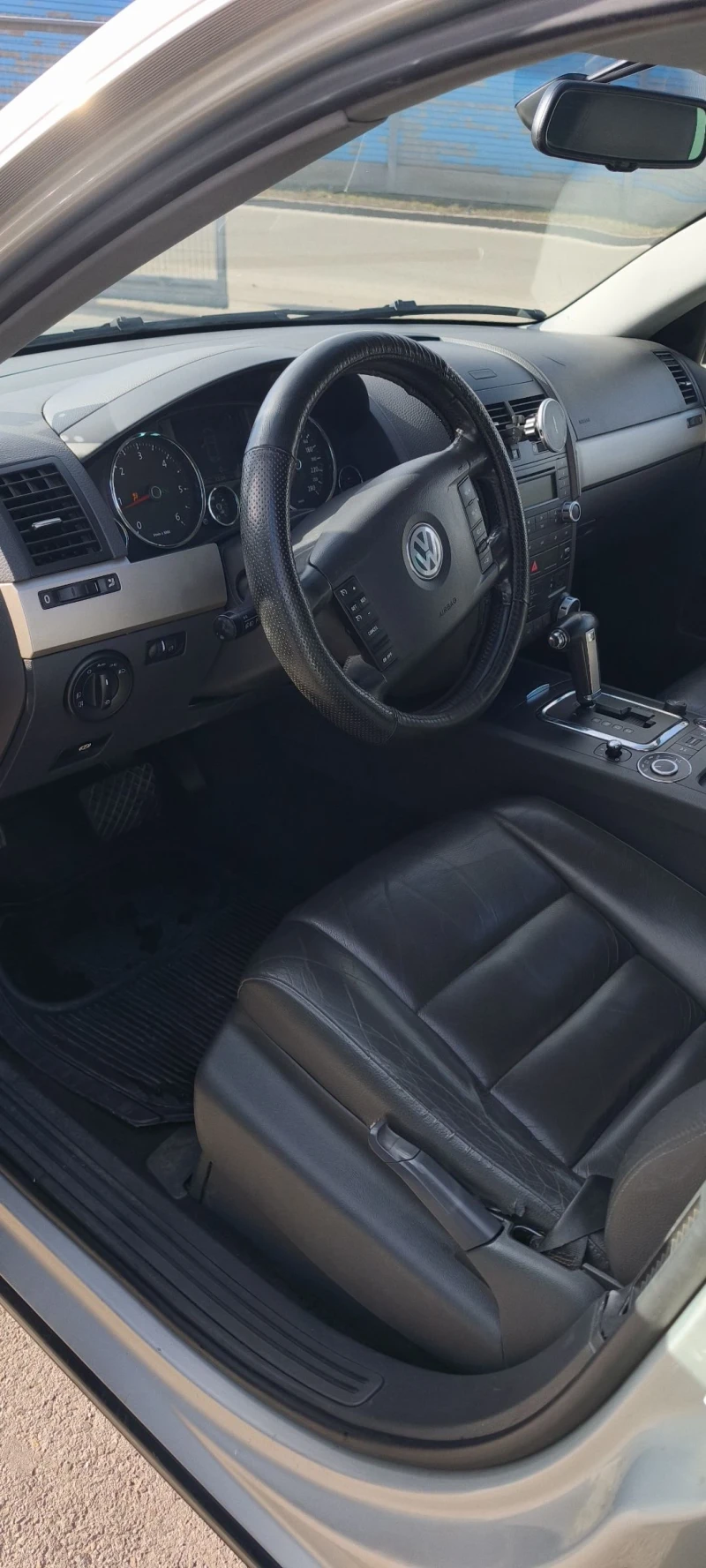 VW Touareg, снимка 6 - Автомобили и джипове - 53450544