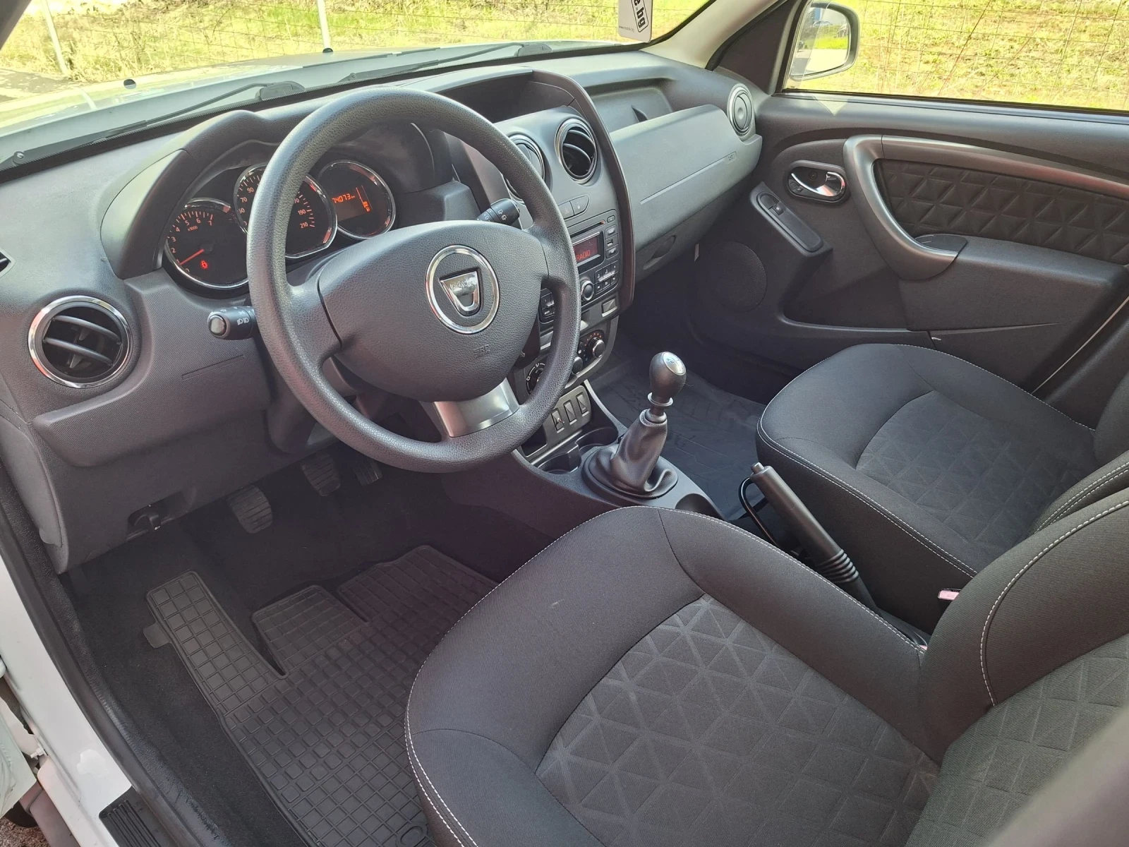 Dacia Duster 1.2TSI 70хил., снимка 10 - Автомобили и джипове - 54102536