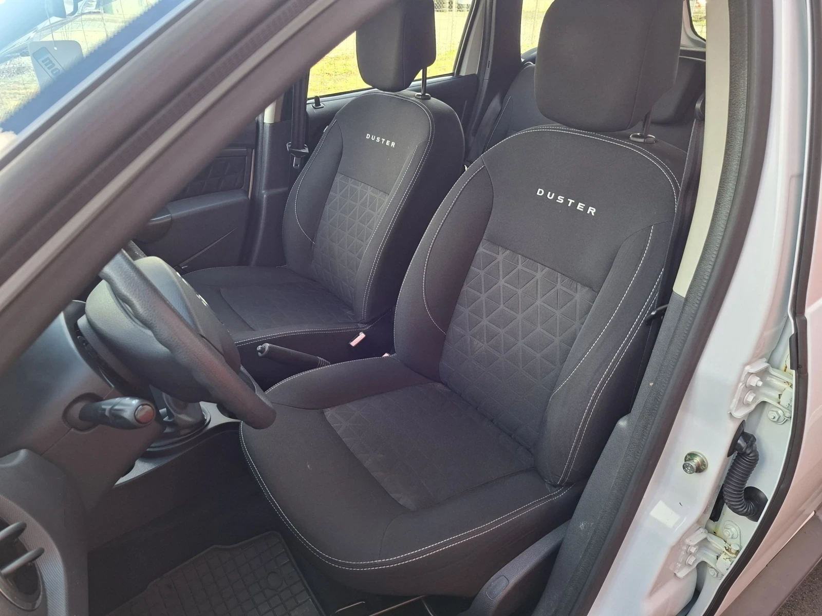 Dacia Duster 1.2TSI 70хил., снимка 9 - Автомобили и джипове - 54102536