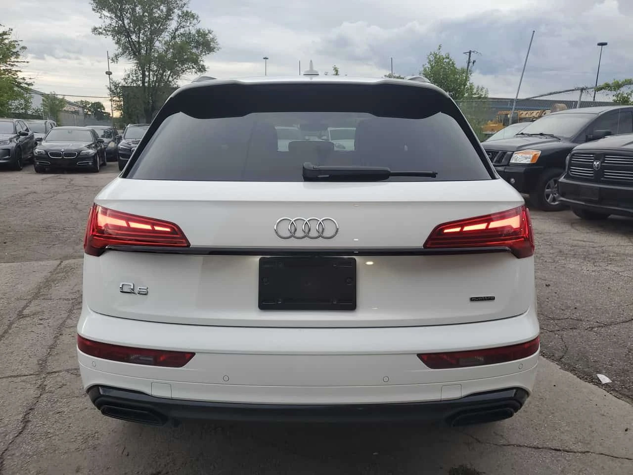 Audi Q5 Progressiv  CARFAX, снимка 4 - Автомобили и джипове - 55046289