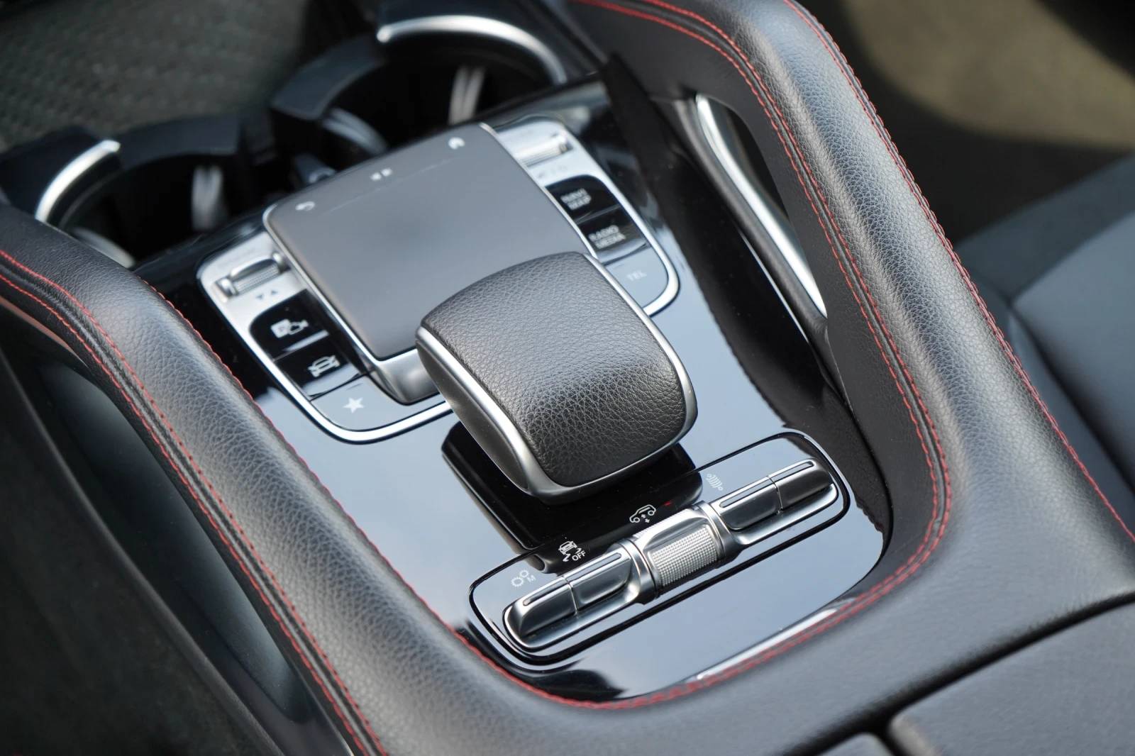 Mercedes-Benz GLE 53 4MATIC COUPE* AMG* BURM* 360* CARBON* DISTR* KEYLESS* , снимка 14 - Автомобили и джипове - 55315164