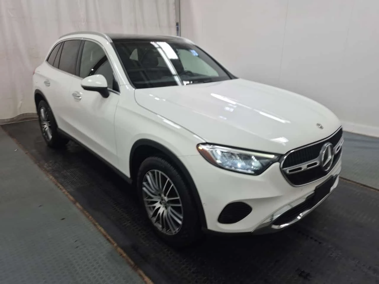 Mercedes-Benz GLC * 300 * DRIVER ASSISTANT PKG * FACELIFT * CARFAX , снимка 2 - Автомобили и джипове - 55602956