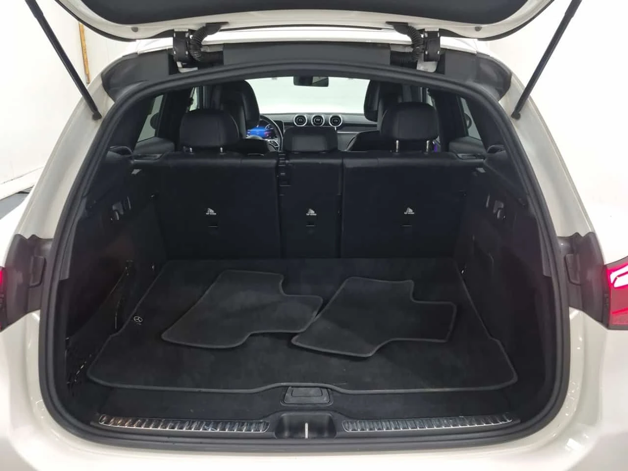 Mercedes-Benz GLC * 300 * DRIVER ASSISTANT PKG * FACELIFT * CARFAX , снимка 12 - Автомобили и джипове - 55602956