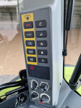 Трактор Claas ARION 640, снимка 12