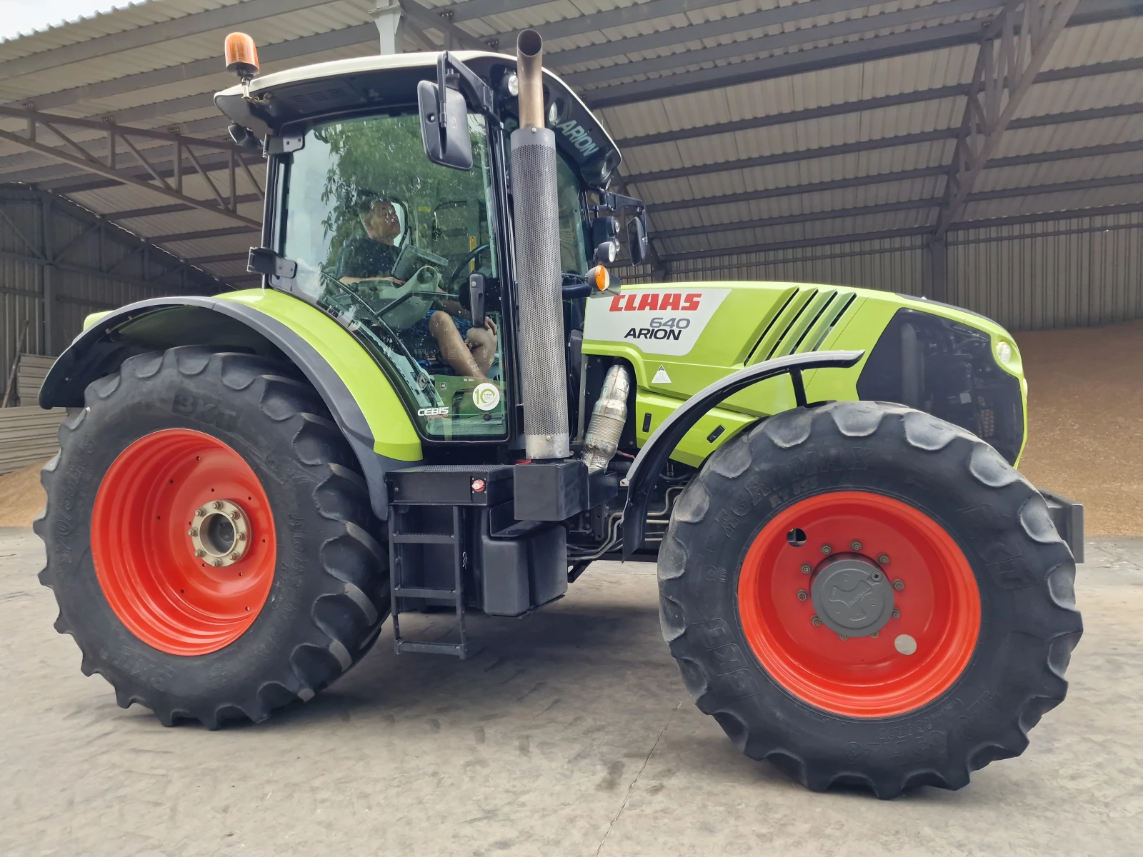 Трактор Claas ARION 640, снимка 3 - Селскостопанска техника - 55952446