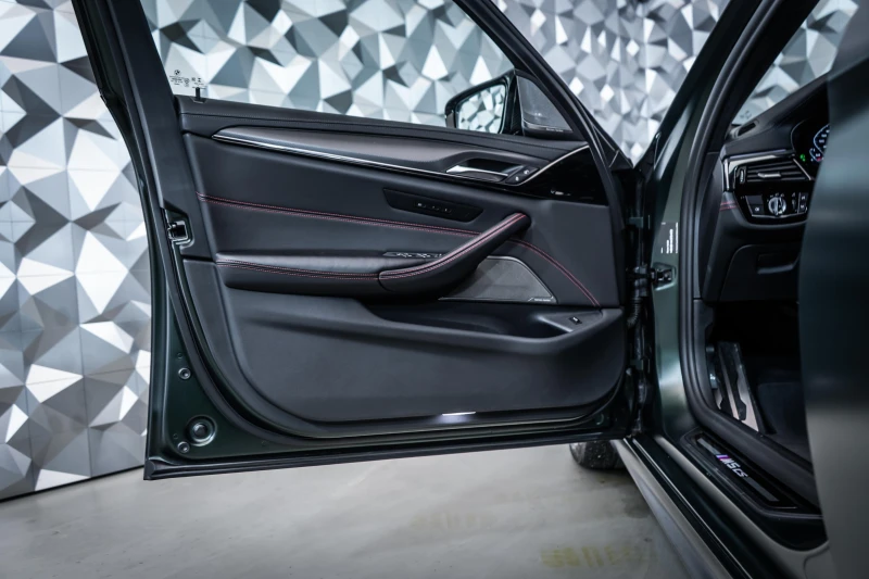 BMW M5 CS Carbon-Ceramic* Akrapovic* Laser* H/K, снимка 7 - Автомобили и джипове - 47408813