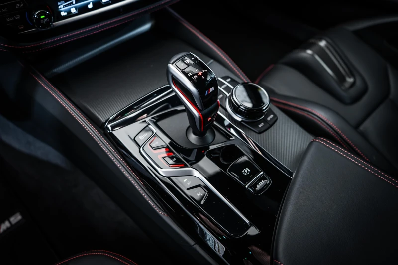 BMW M5 CS Carbon-Ceramic* Akrapovic* Laser* H/K, снимка 9 - Автомобили и джипове - 47408813