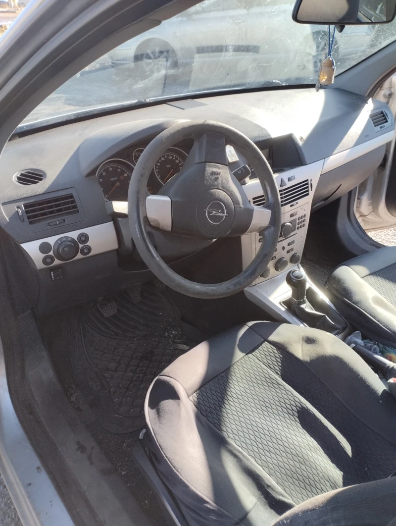 Opel Astra H, снимка 9 - Автомобили и джипове - 48291487