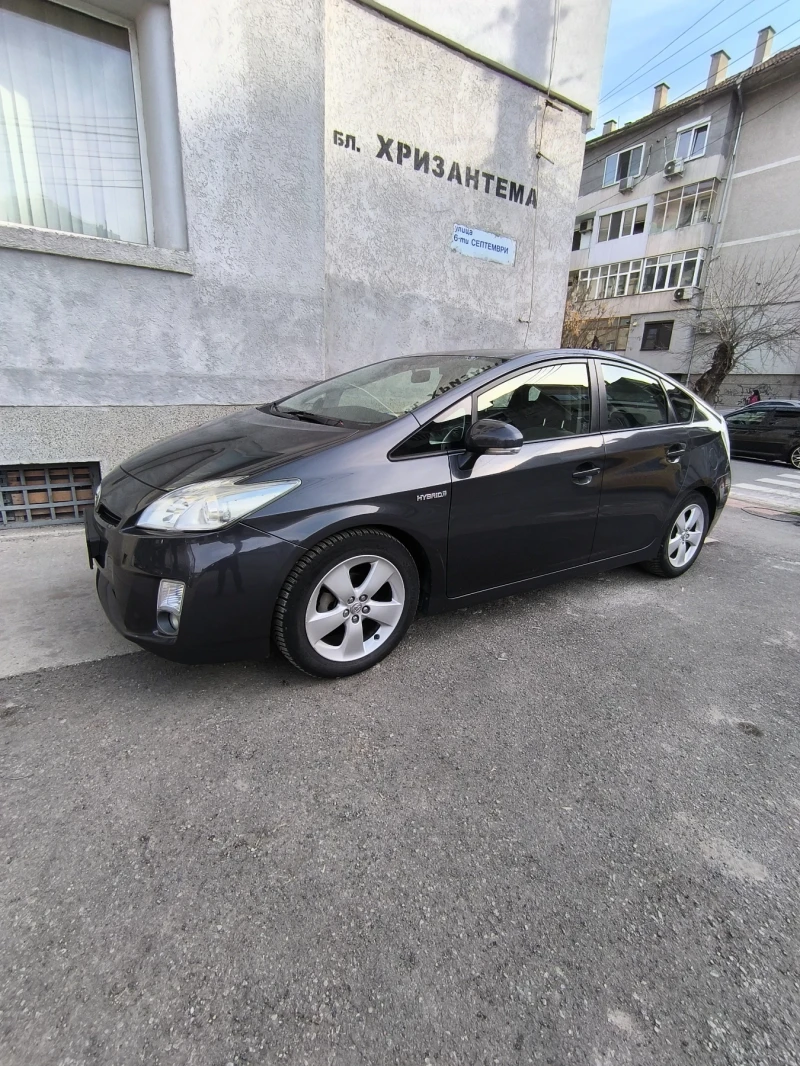 Toyota Prius обслужена от А до Я, сервизна книжка гаранция Км., снимка 2 - Автомобили и джипове - 48699733