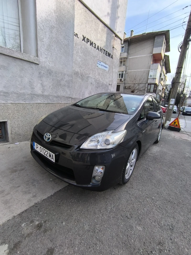 Toyota Prius Сервизна книжка, обслужена от А до Я, Отлична , снимка 1 - Автомобили и джипове - 48699733