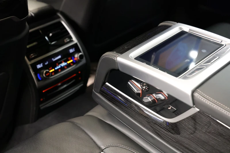 BMW 750 i xDrive M-Paket 3xTV Exlusiv 4xКомфорт. седалки, снимка 15 - Автомобили и джипове - 51255569