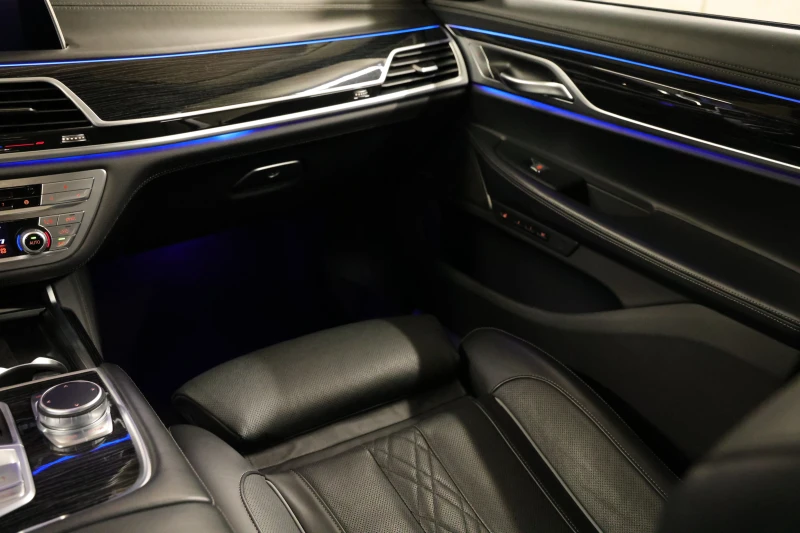 BMW 750 i xDrive M-Paket 3xTV Exlusiv 4xКомфорт. седалки, снимка 11 - Автомобили и джипове - 51255569