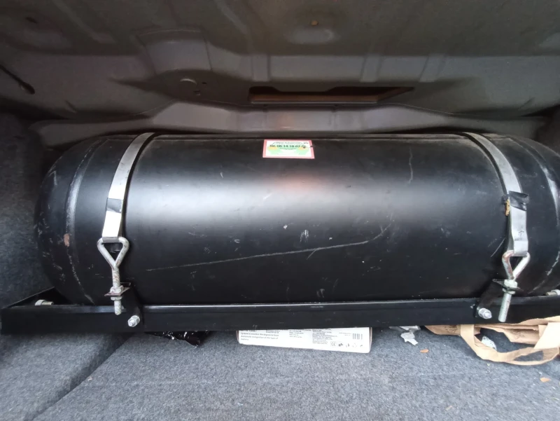 BMW 320 2.0 i LPG, снимка 17 - Автомобили и джипове - 52694026