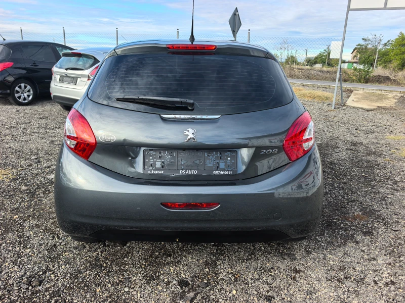 Peugeot 208 1.2i, снимка 4 - Автомобили и джипове - 51984705