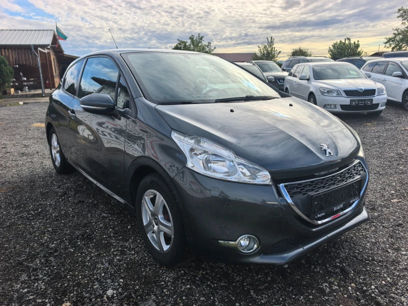Peugeot 208 1.2i, снимка 7 - Автомобили и джипове - 51984705