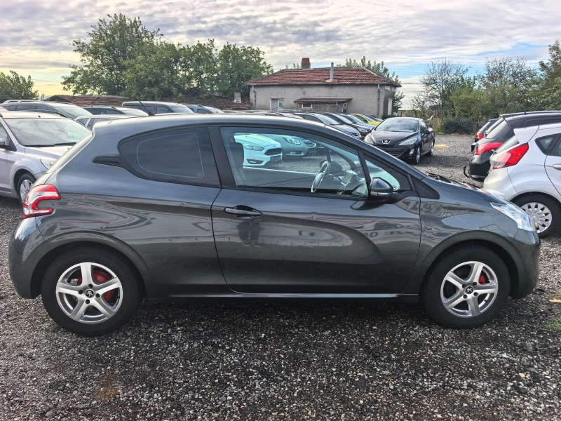 Peugeot 208 1.2i, снимка 6 - Автомобили и джипове - 51984705