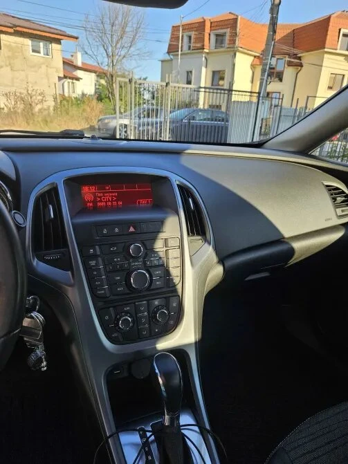 Opel Astra 1.6CDTI Automatic, снимка 10 - Автомобили и джипове - 46946832