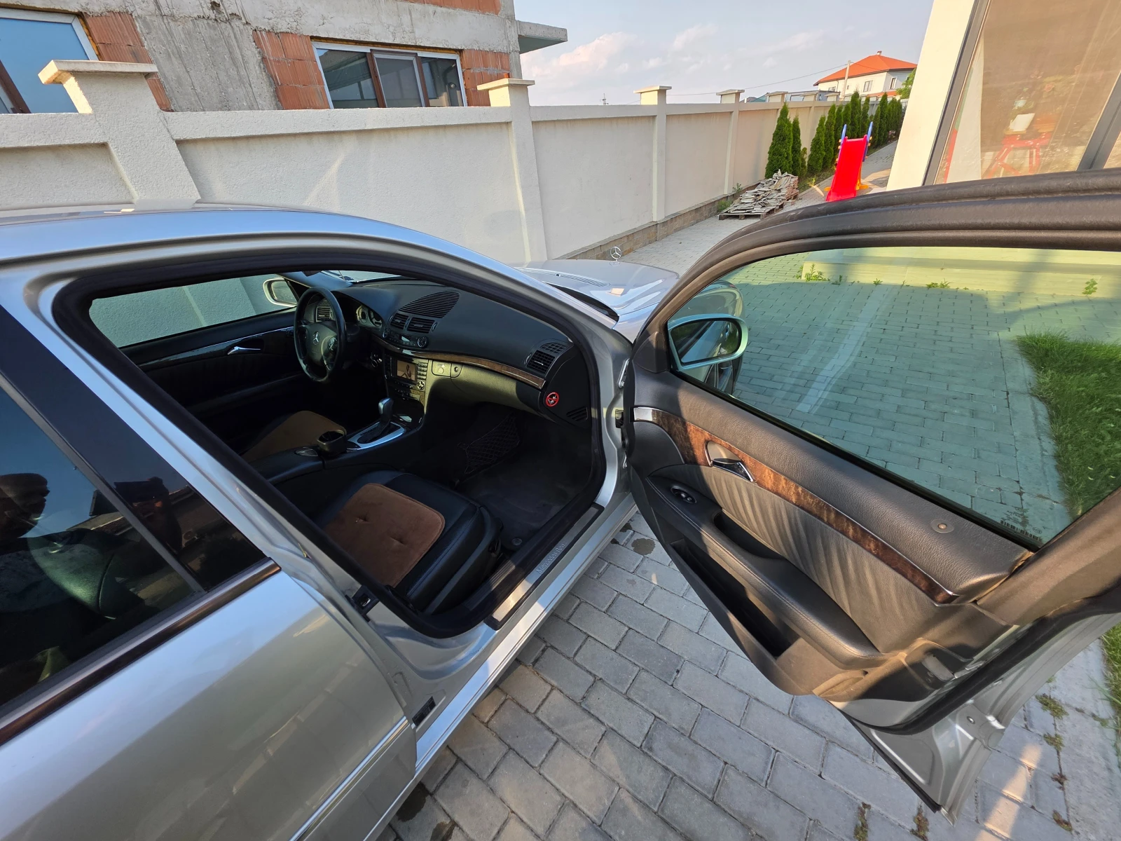 Mercedes-Benz E 320  - изображение 10