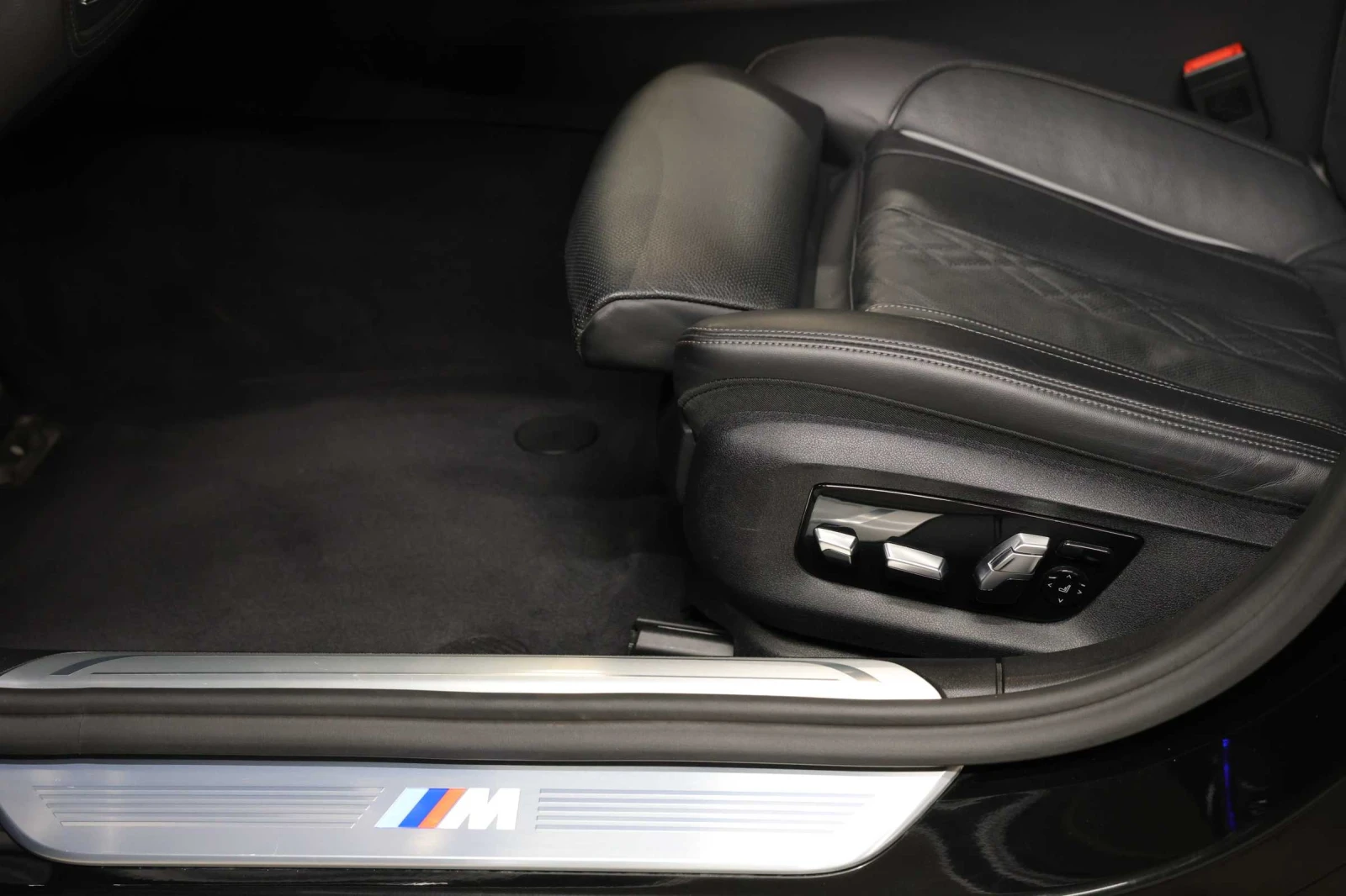 BMW 750 xDrive M-Paket 3xTV Exlusiv 4xКомфорт. седалки - изображение 6