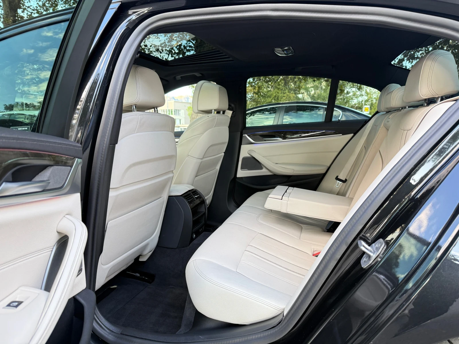 BMW 550 M-Pack* X-drive* Head-Up* * DISTRONIC* . | Mobile.bg   11