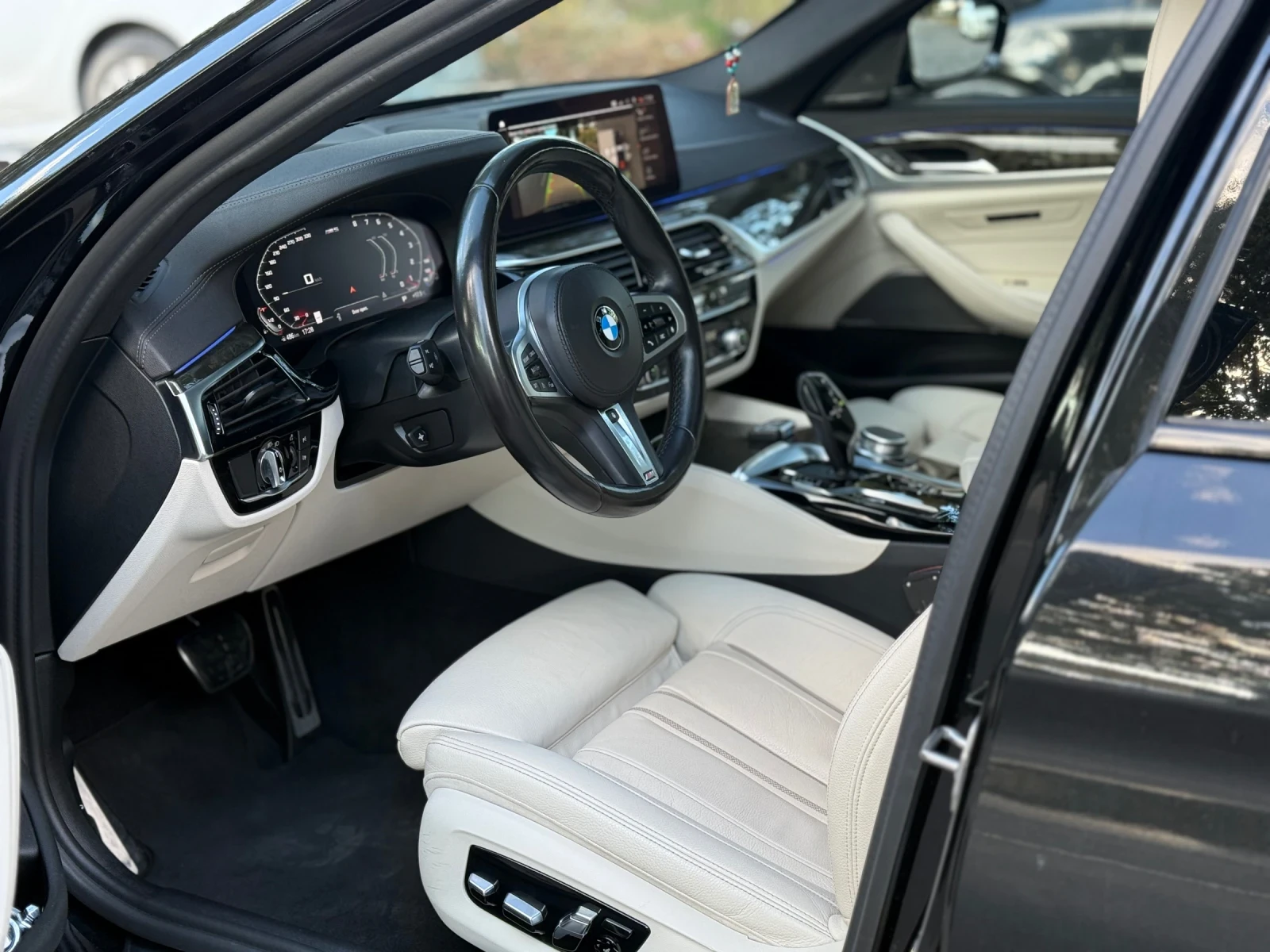 BMW 550 M-Pack* X-drive* Head-Up* ПОДГР* DISTRONIC* М.ТОЧК - изображение 9