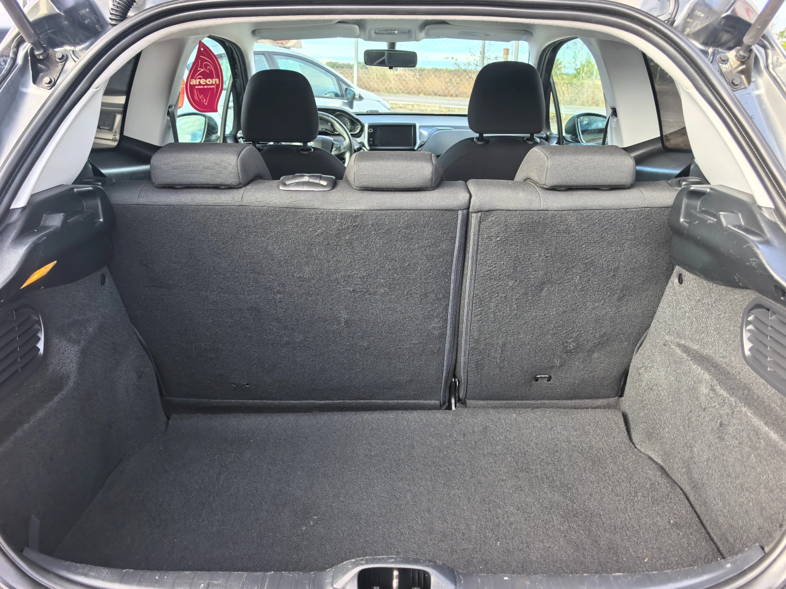 Peugeot 208 1.2i | Mobile.bg — изображение 11