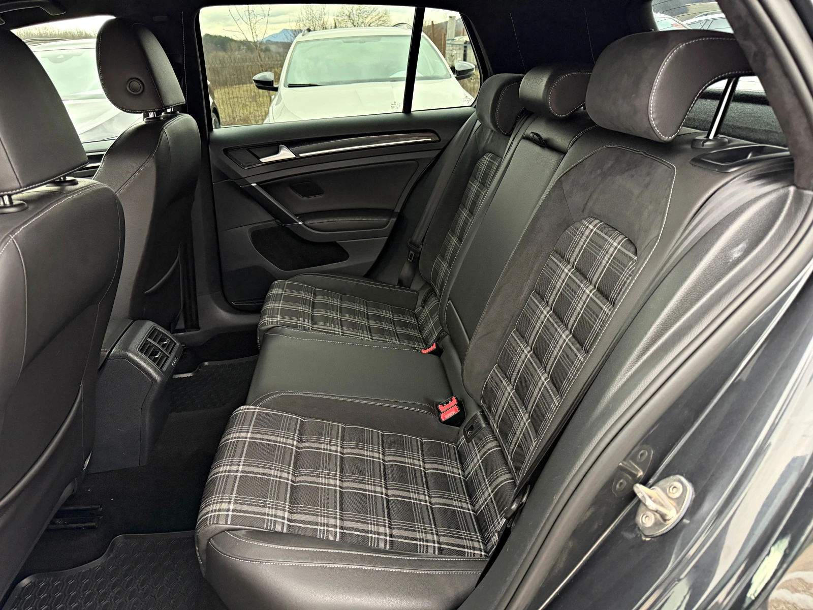 VW Golf GTD Dynaudio LED Подгрев Ambiente NAVI  - изображение 9