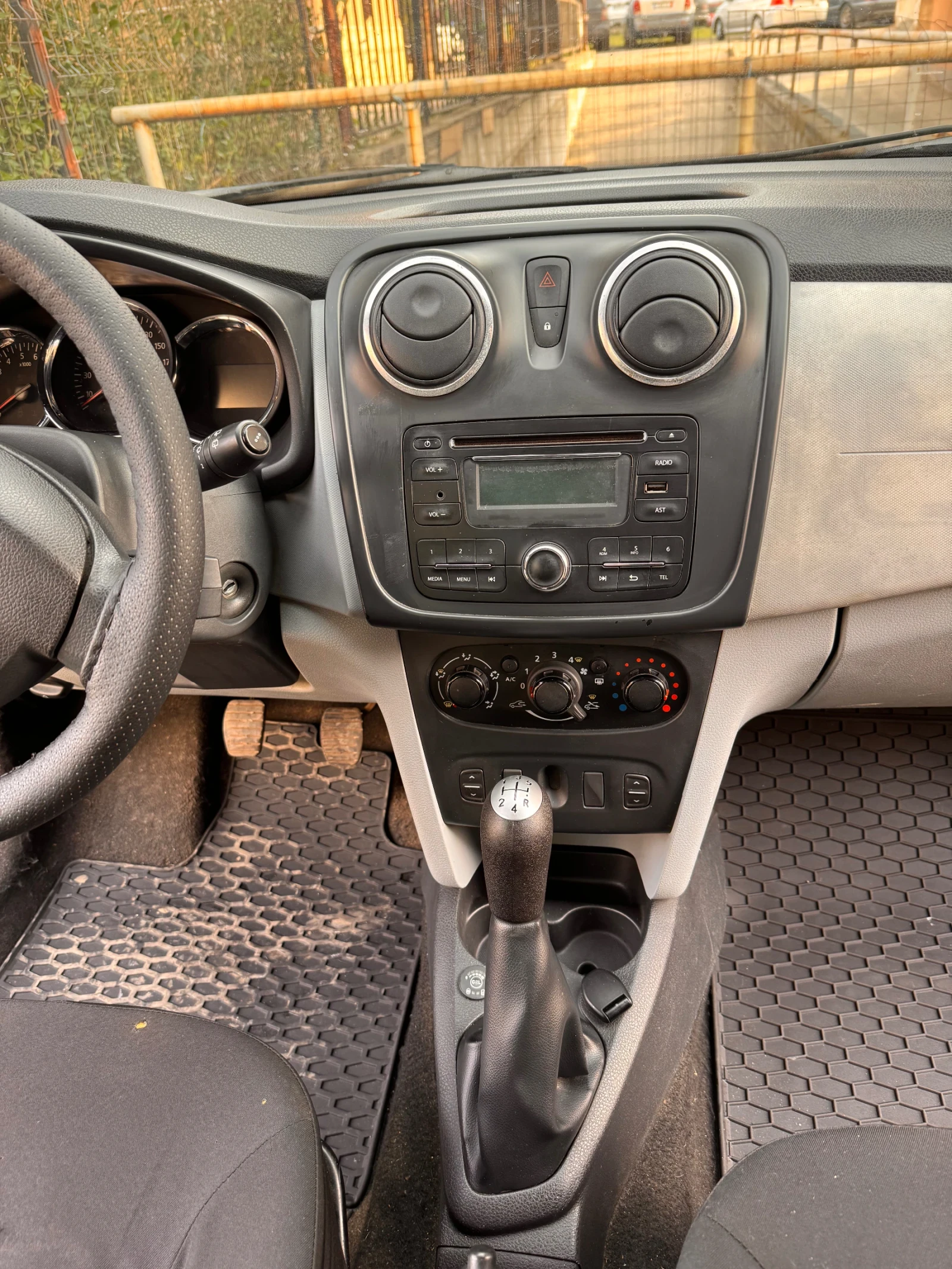 Dacia Sandero 1.2 ГАЗ 75 к.с.  - изображение 10