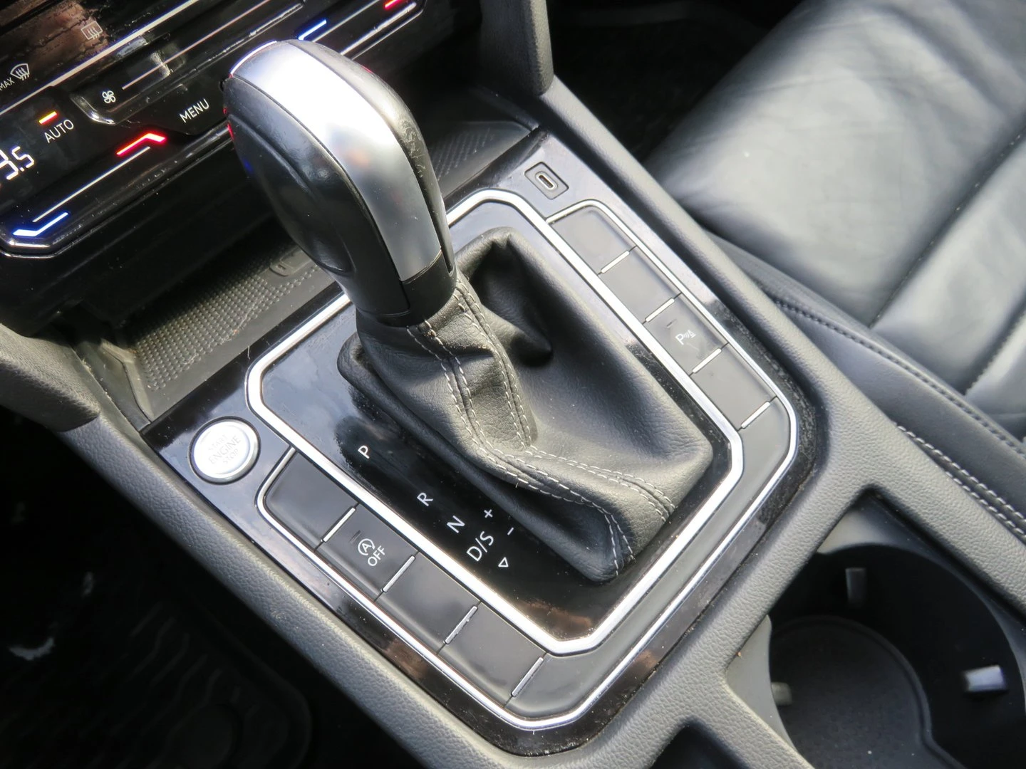 VW Passat Elegance 2.0 TDI SCR DSG | Mobile.bg � ����������� 12