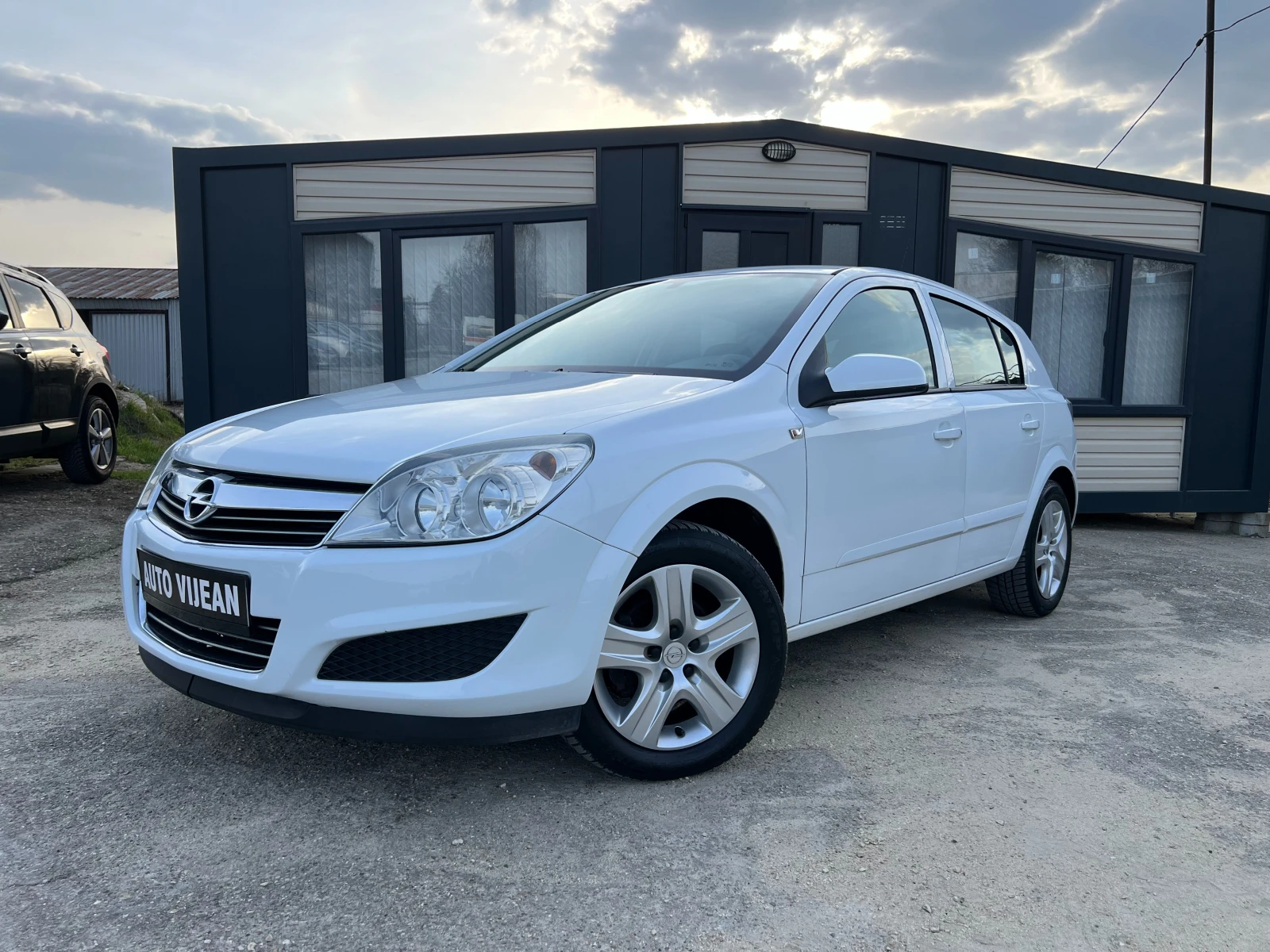 Opel Astra 1.8i-140кс-Автоматик | Auto.bg — изображение 1