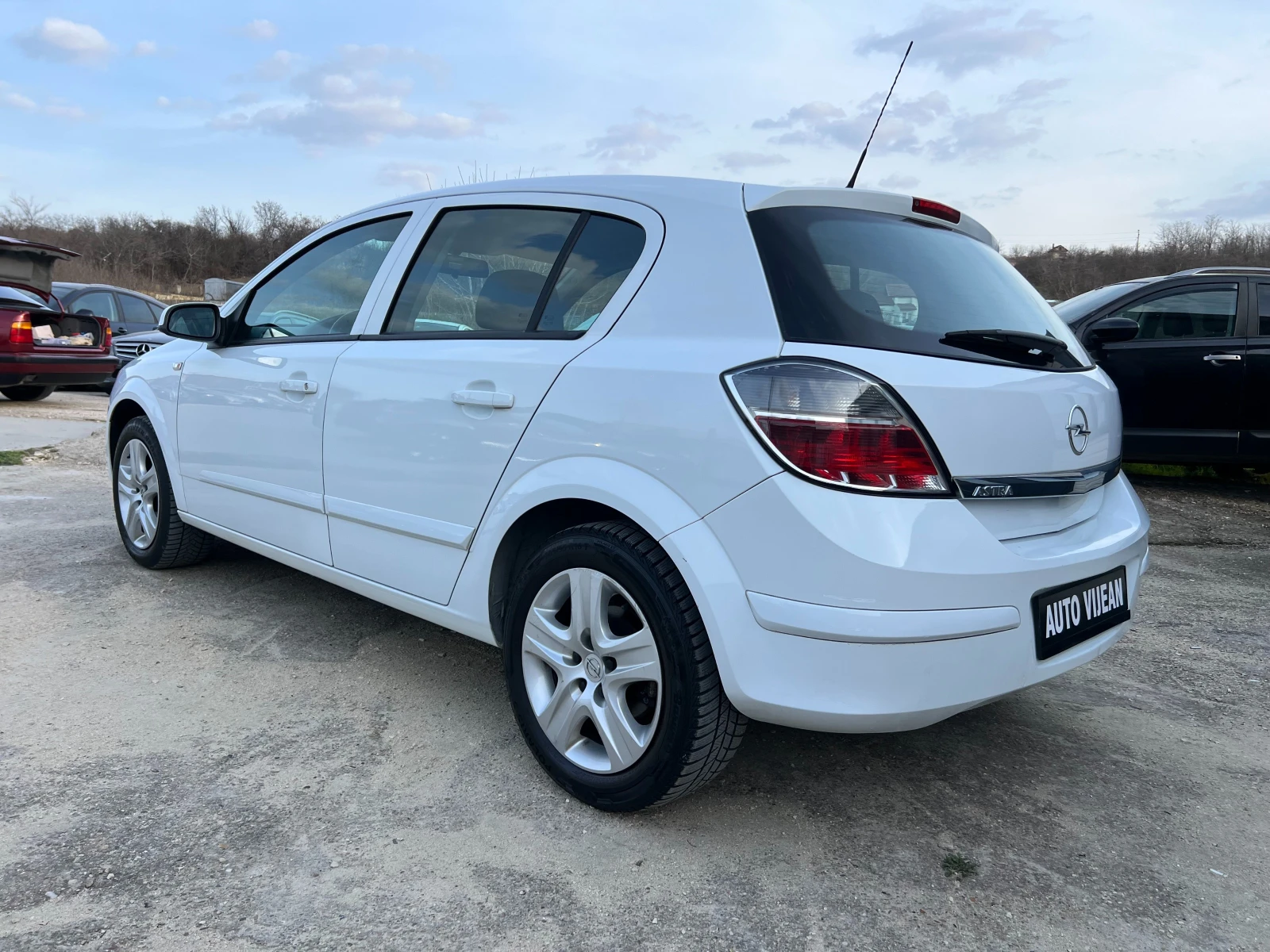 Opel Astra 1.8i-140кс-Автоматик, снимка 6 - Автомобили и джипове - 53948481