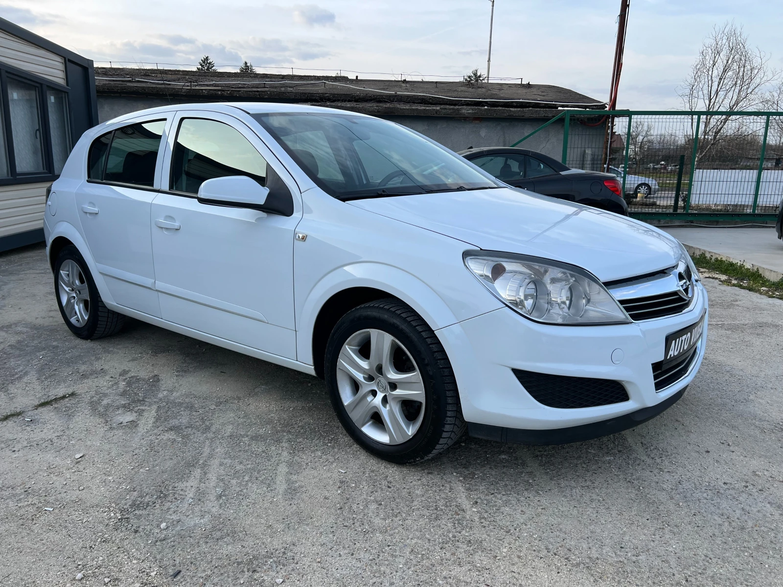 Opel Astra 1.8i-140кс-Автоматик, снимка 3 - Автомобили и джипове - 53948481