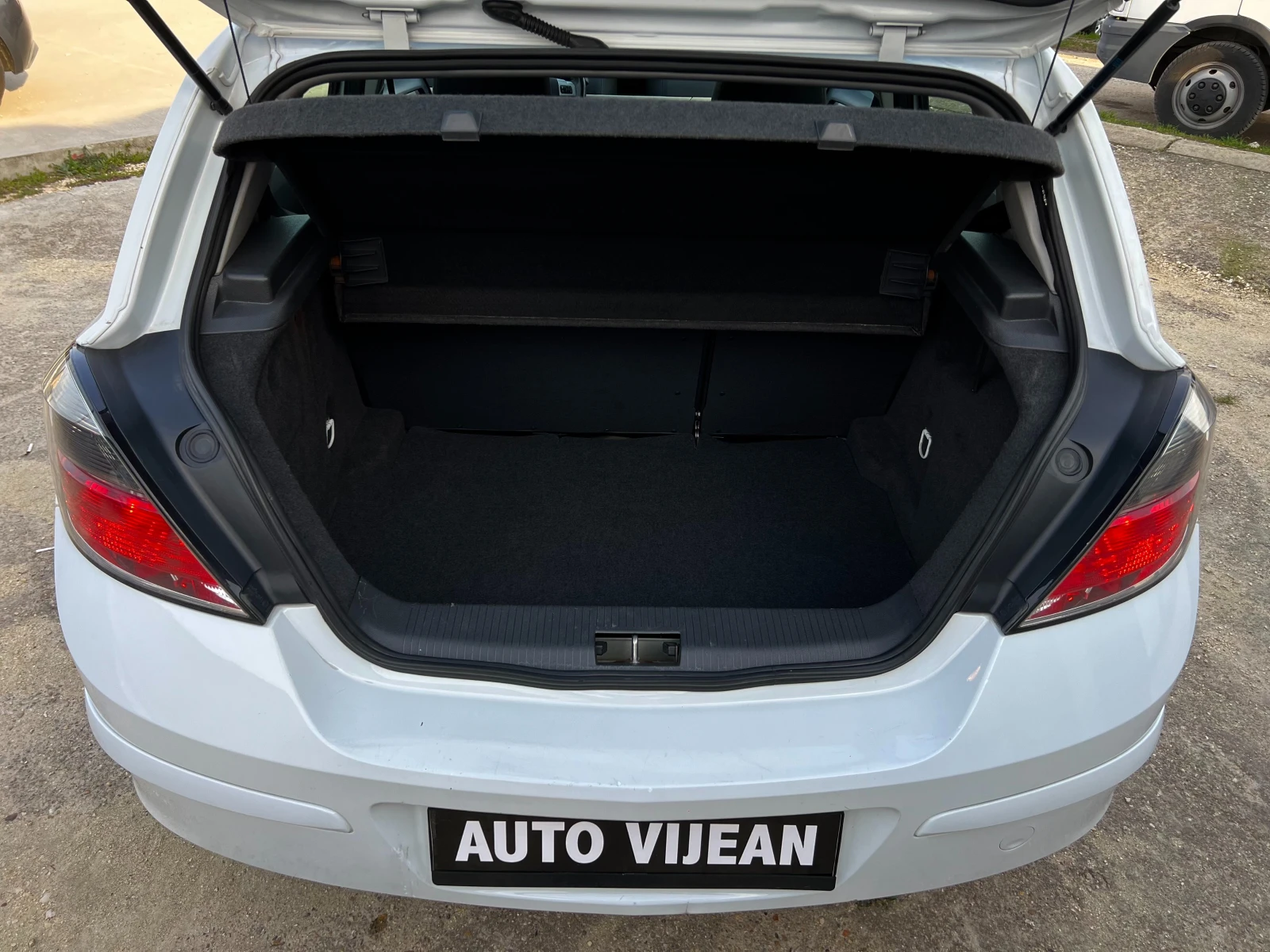 Opel Astra 1.8i-140кс-Автоматик, снимка 12 - Автомобили и джипове - 53948481