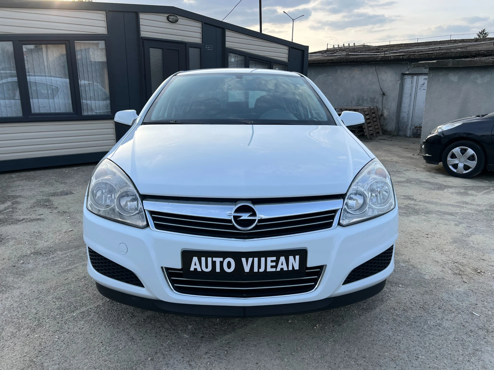 Opel Astra 1.8i-140кс-Автоматик, снимка 2 - Автомобили и джипове - 53948481