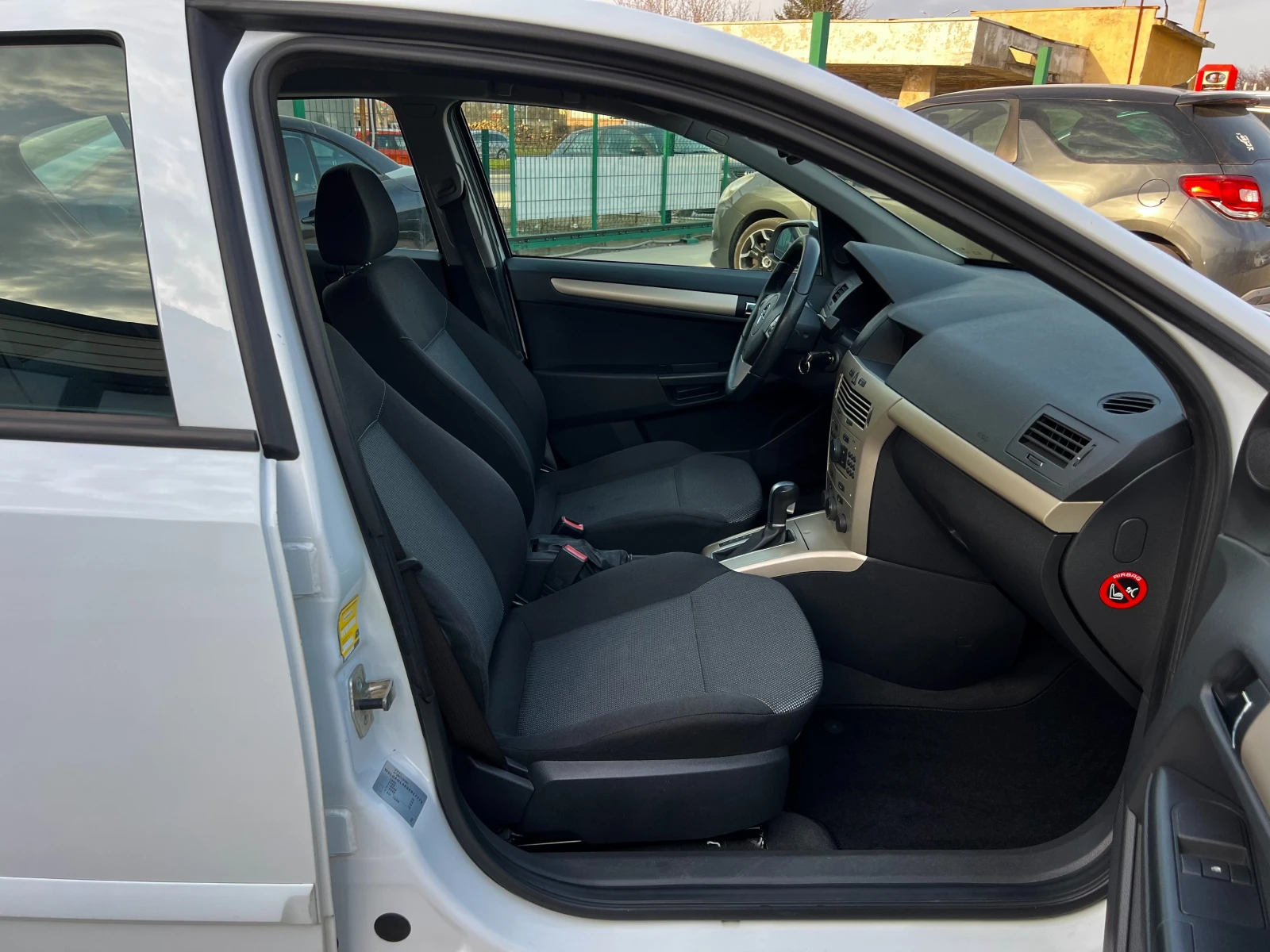 Opel Astra 1.8i-140кс-Автоматик, снимка 10 - Автомобили и джипове - 53948481