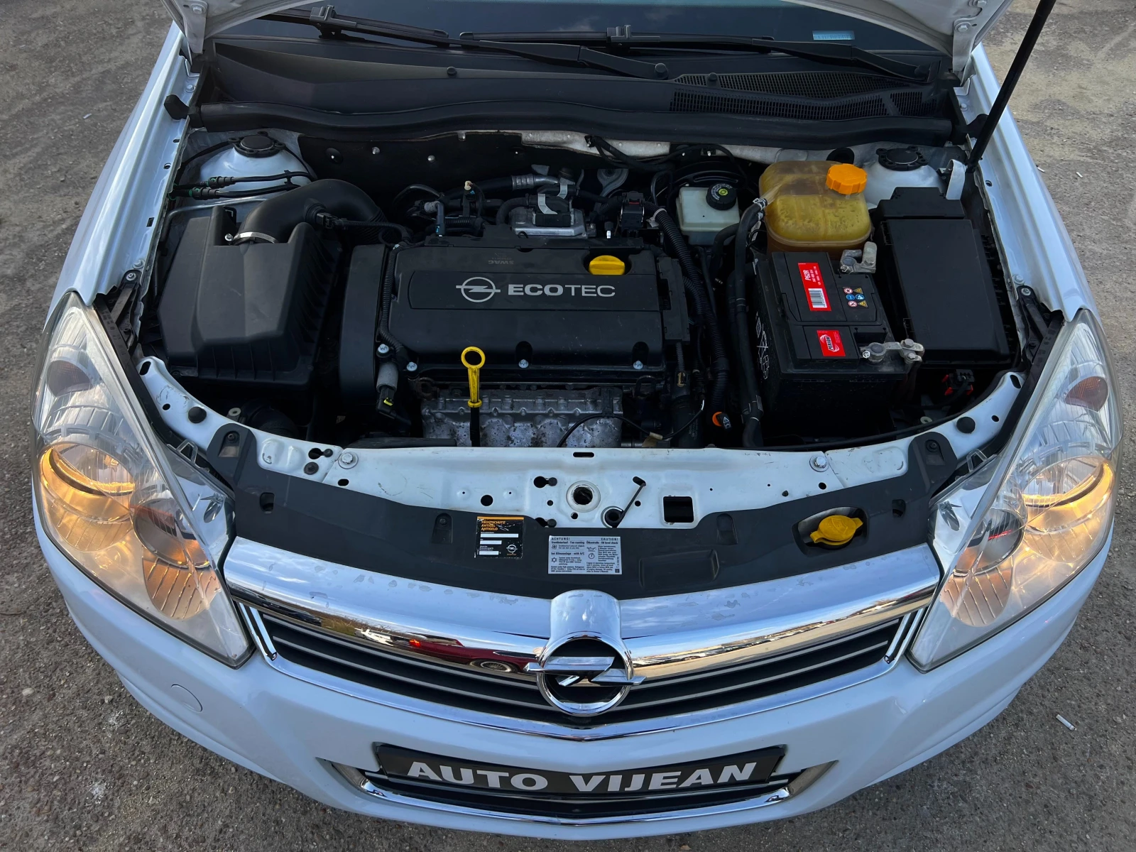 Opel Astra 1.8i-140кс-Автоматик, снимка 14 - Автомобили и джипове - 53948481