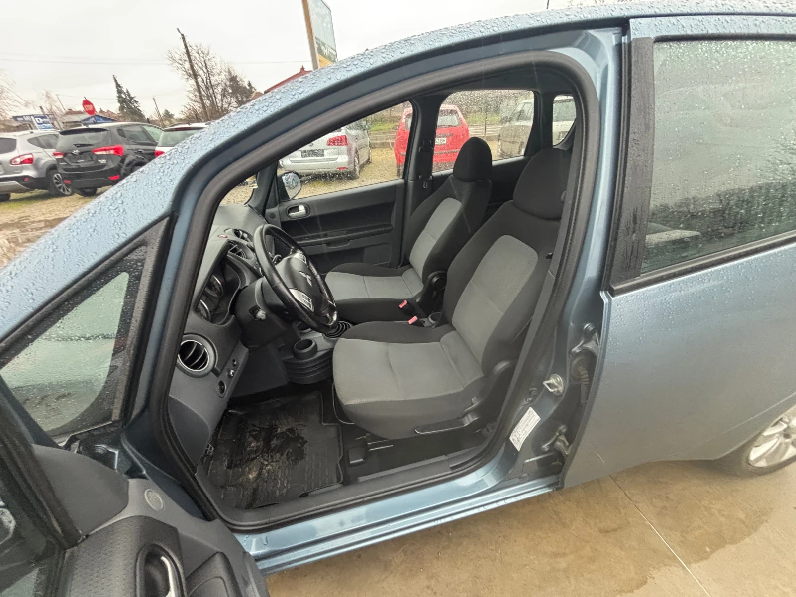 Mitsubishi Colt 1.3i 95HP-KLIMA, снимка 12 - Автомобили и джипове - 54071281