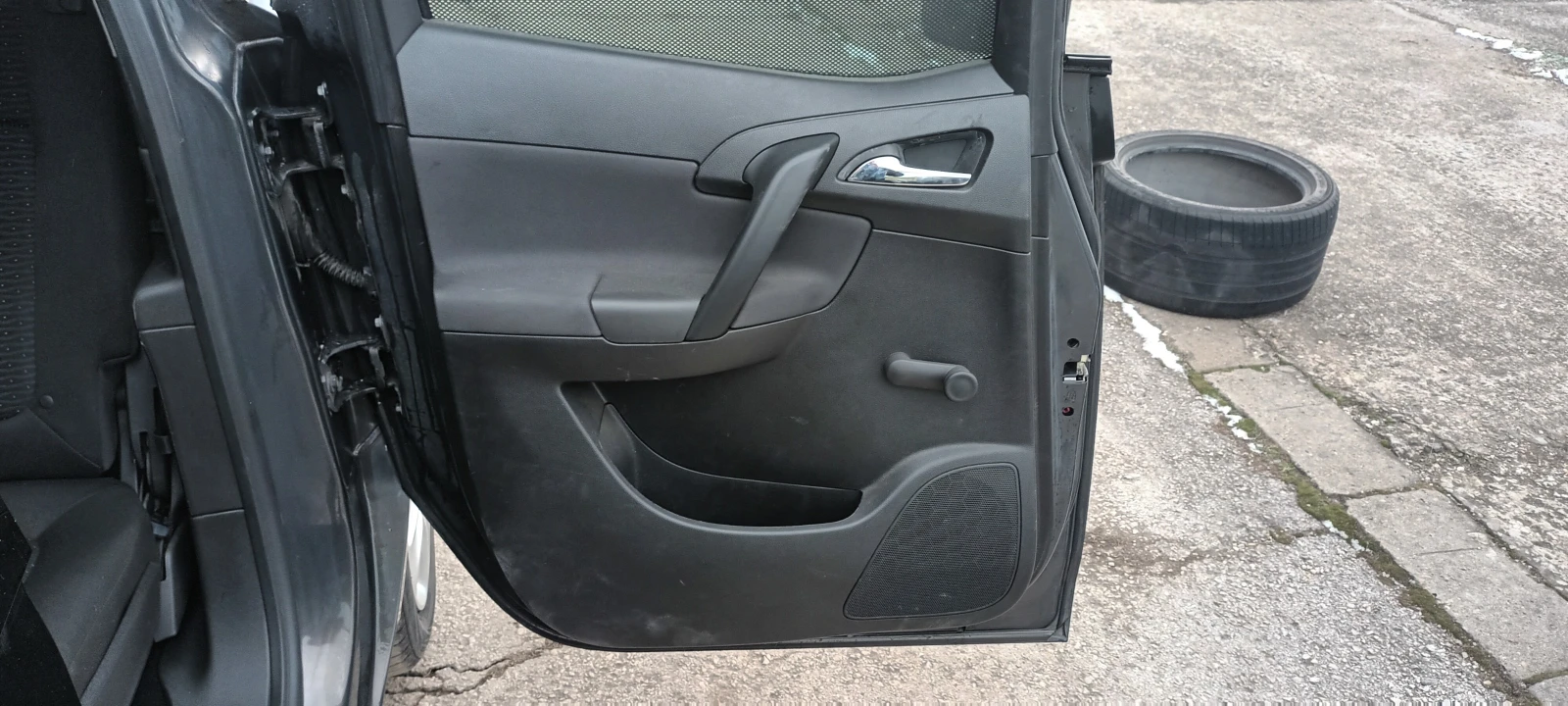 Opel Meriva 1.6cdti, снимка 13 - Автомобили и джипове - 54692358