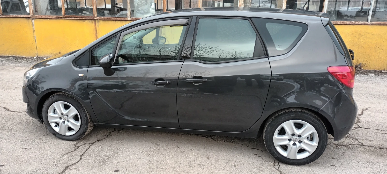 Opel Meriva 1.6cdti, снимка 4 - Автомобили и джипове - 54692358
