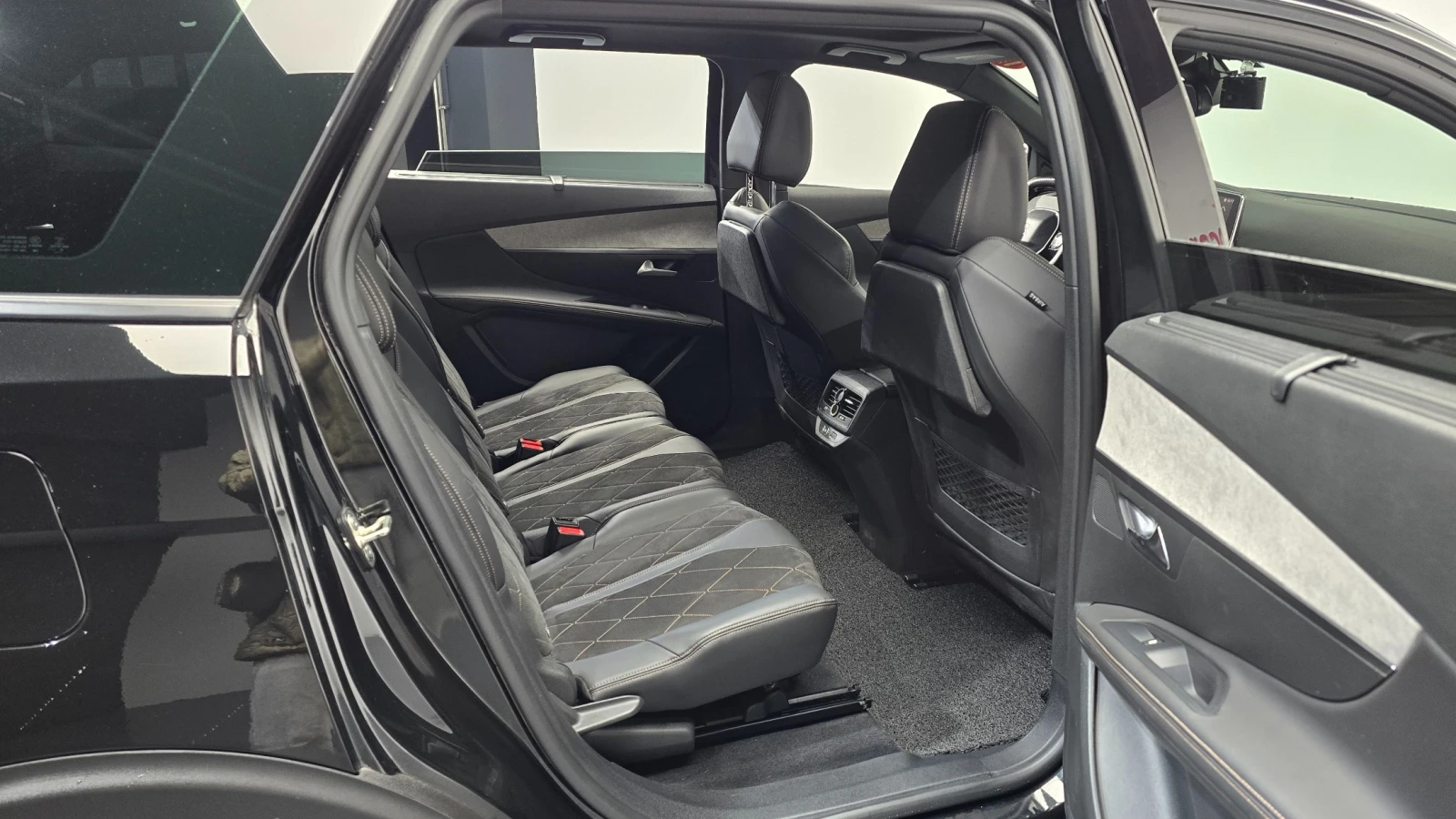 Peugeot 5008 2.0 BlueHDi GT | MEMORY | PANORAMA | LED, снимка 10 - Автомобили и джипове - 54712954