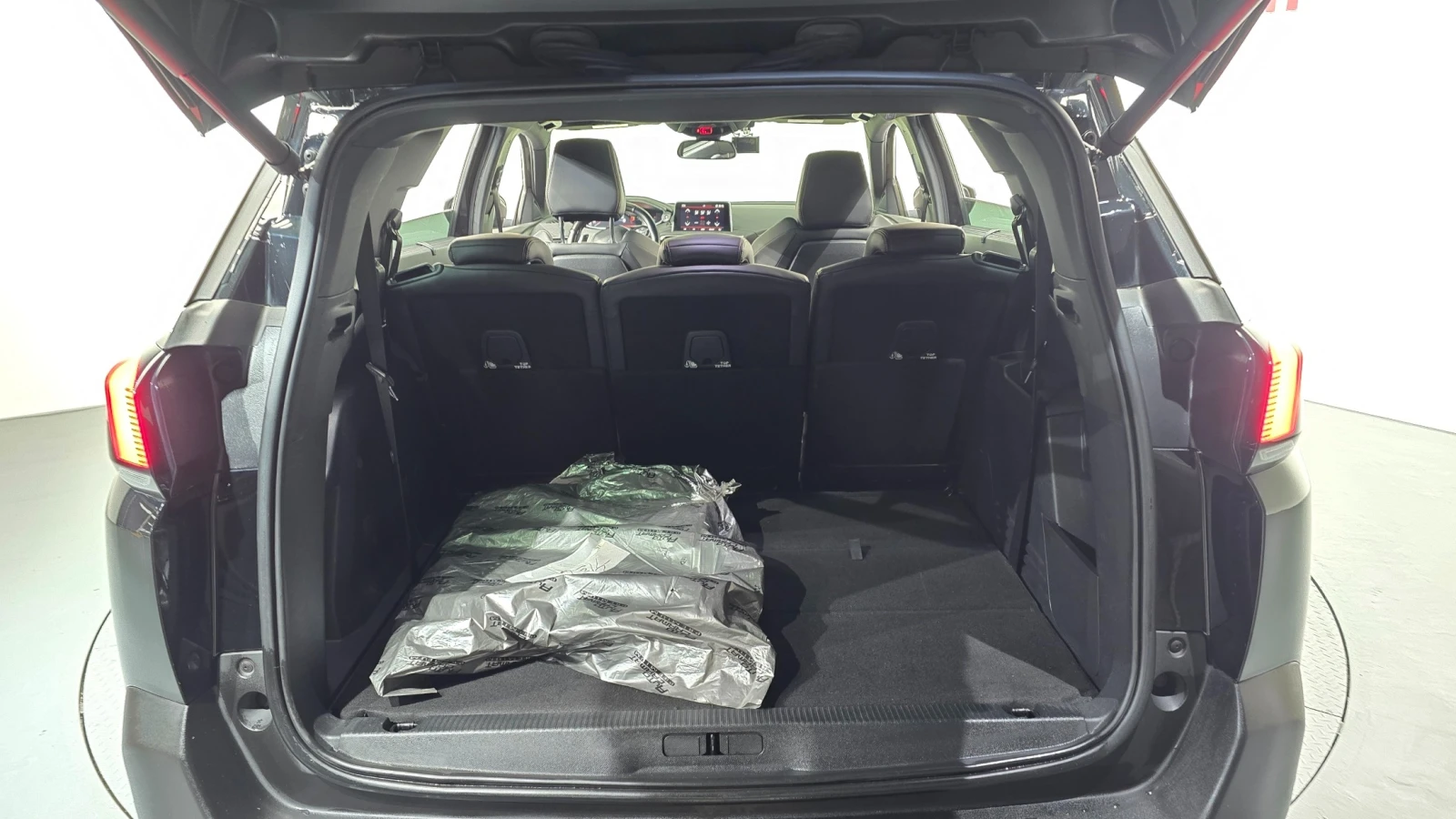 Peugeot 5008 2.0 BlueHDi GT | MEMORY | PANORAMA | LED, снимка 16 - Автомобили и джипове - 54712954