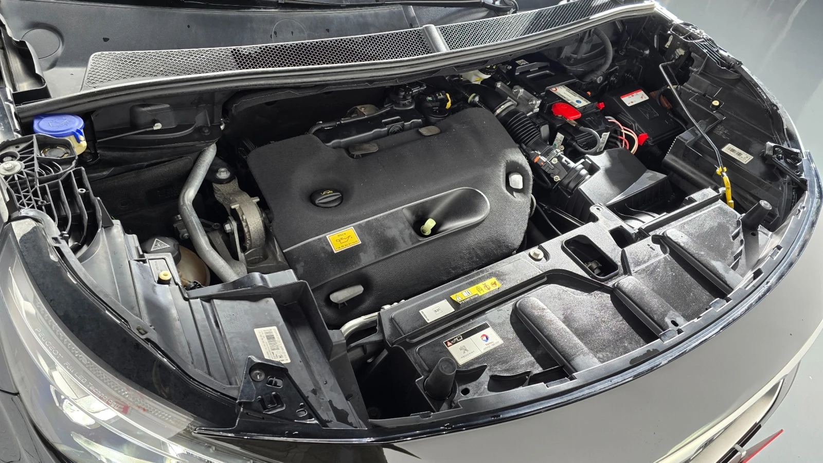 Peugeot 5008 2.0 BlueHDi GT | MEMORY | PANORAMA | LED, снимка 5 - Автомобили и джипове - 54712954