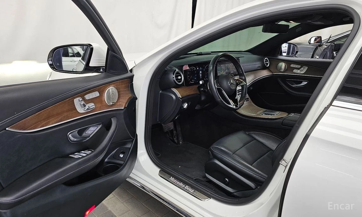 Mercedes-Benz E 220, снимка 10 - Автомобили и джипове - 54807092