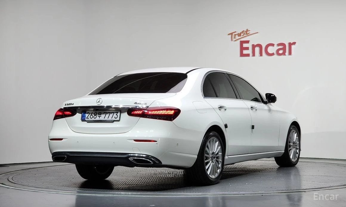 Mercedes-Benz E 220, снимка 2 - Автомобили и джипове - 54807092