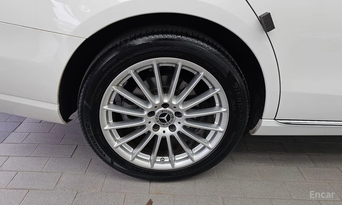 Mercedes-Benz E 220, снимка 5 - Автомобили и джипове - 54807092