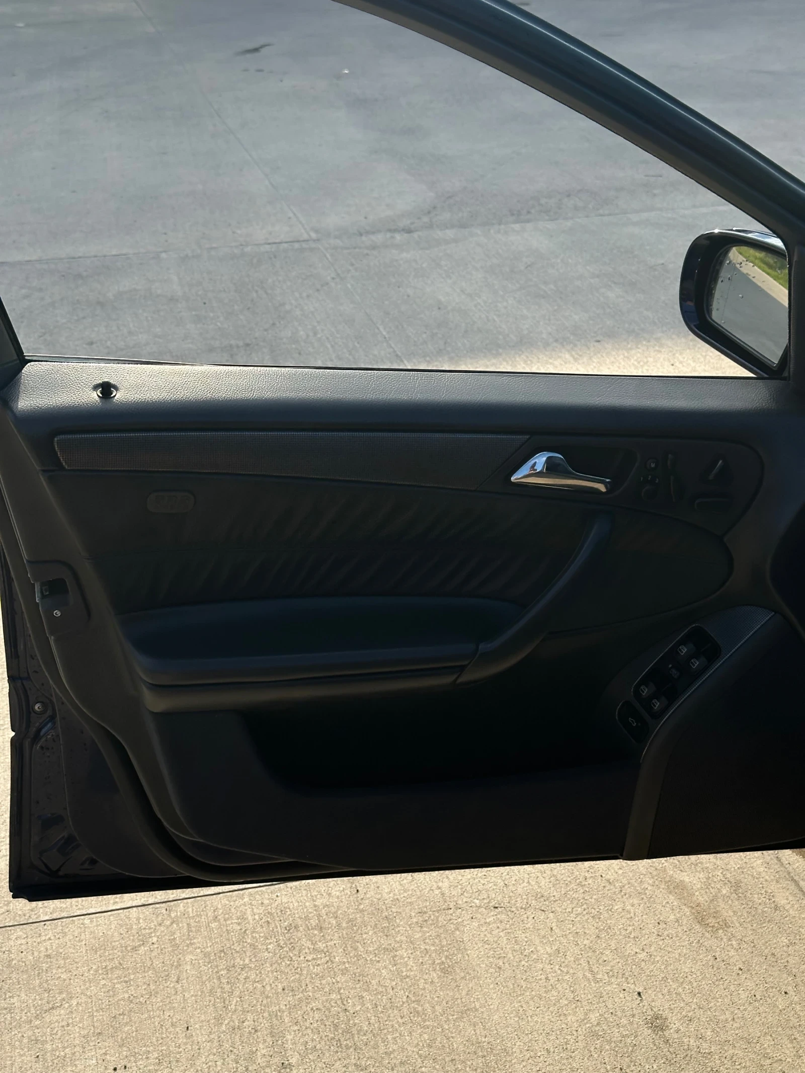 Mercedes-Benz C 32 AMG, снимка 11 - Автомобили и джипове - 54990215