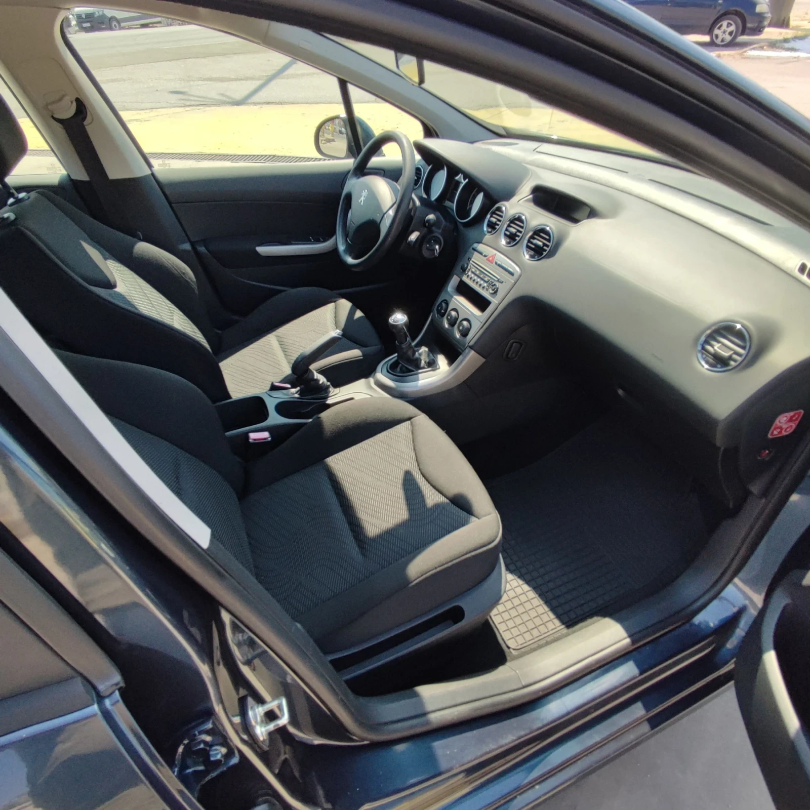 Peugeot 308 1.4i* FACELIFT* 85 хил.км* , снимка 12 - Автомобили и джипове - 55769934