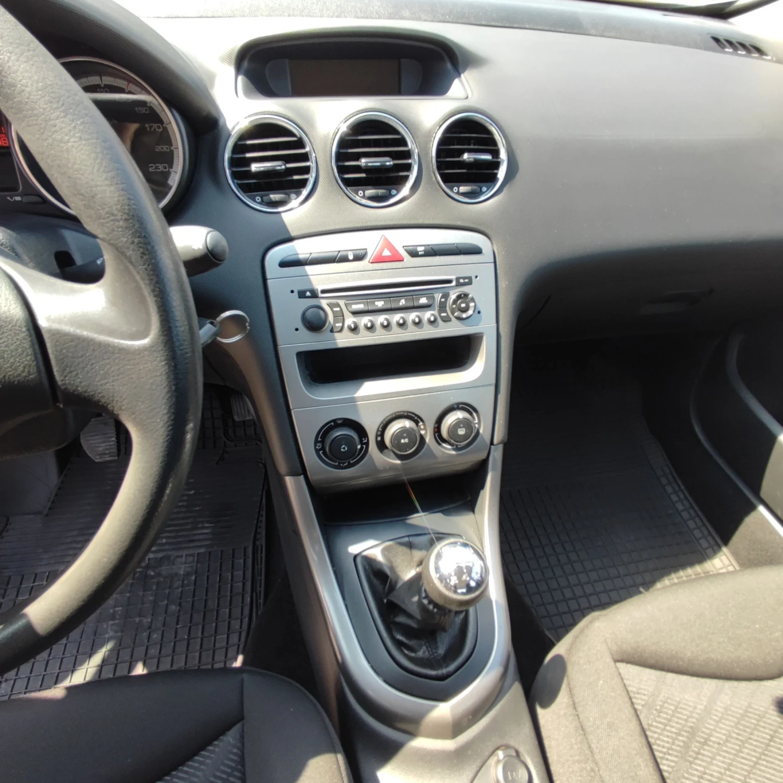 Peugeot 308 1.4i* FACELIFT* 85 хил.км* , снимка 11 - Автомобили и джипове - 55769934