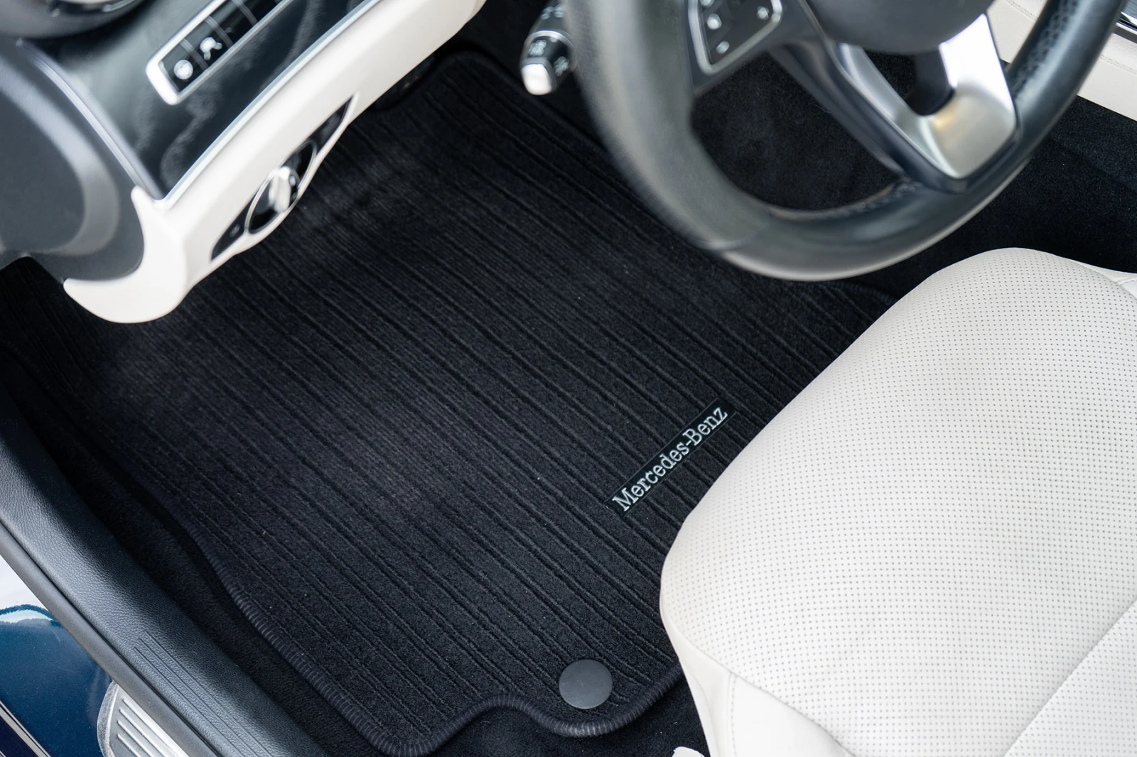Mercedes-Benz E 400 4Matic/ Multibeam/ 360 / Distronic/ Digital Cockpi, снимка 9 - Автомобили и джипове - 55890070
